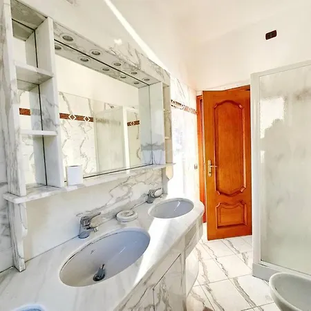 公寓 Penthouse Vista Mare - Portosole 圣雷默